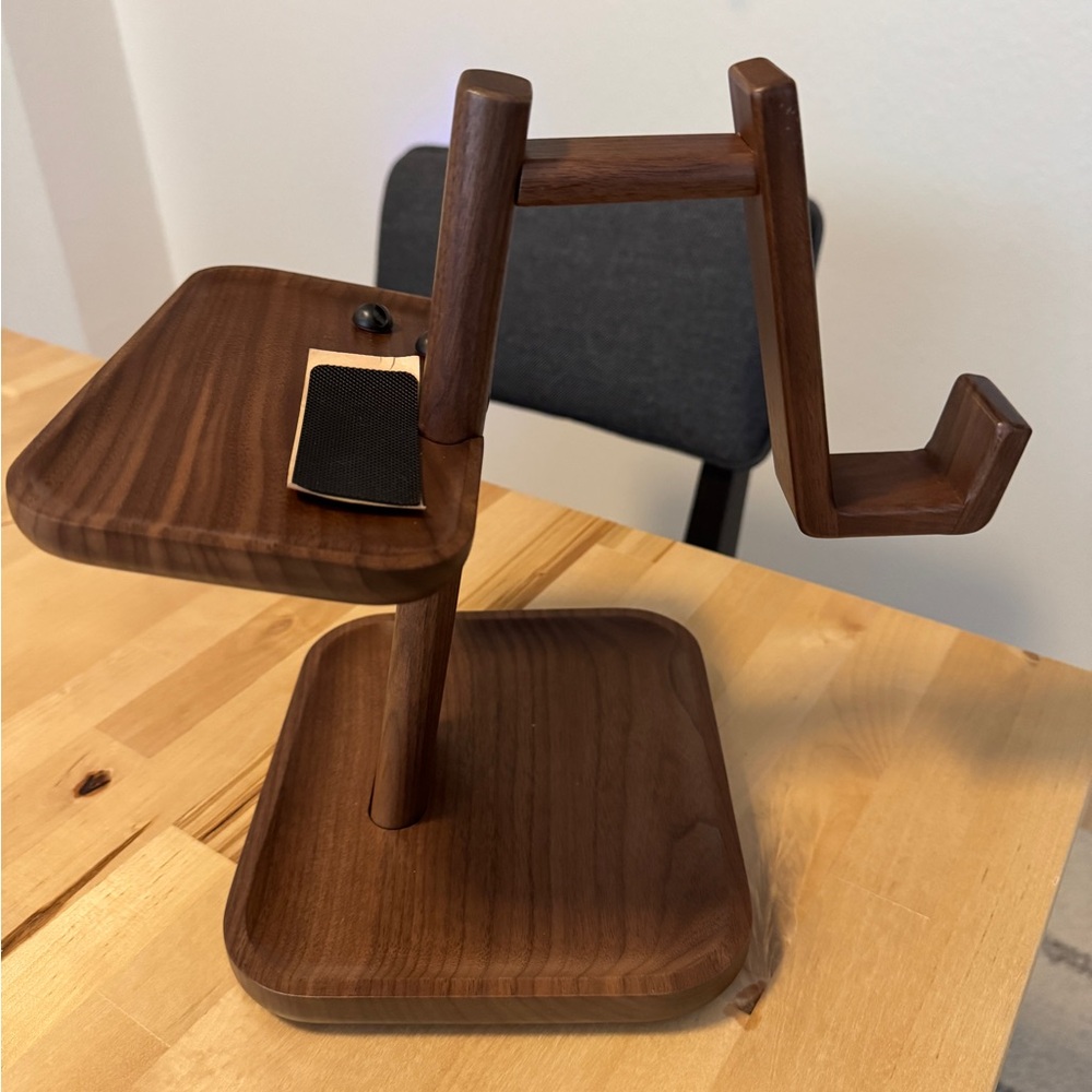 Walnut VR Stand Organizer